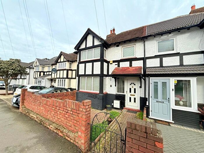 4 Bedroom Semi Detached House For Sale In New Road, London, E4