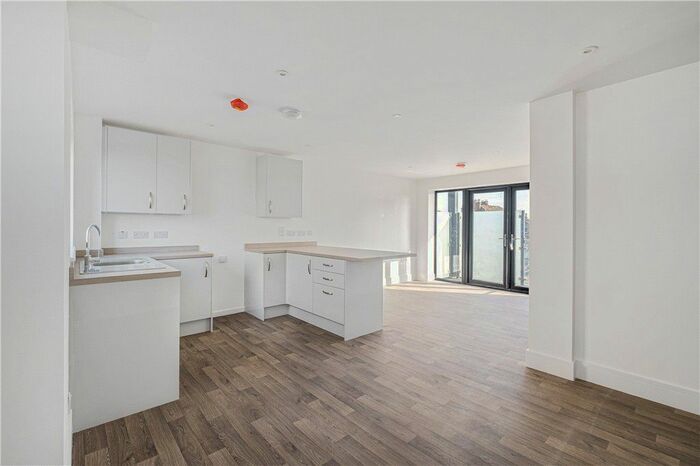 3 Bedroom Flat To Rent In London Road, Thornton Heath, CR7