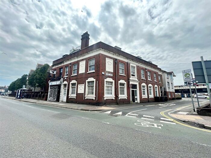 1 Bedroom Apartment To Rent In Shaftesbury Mews, PO2