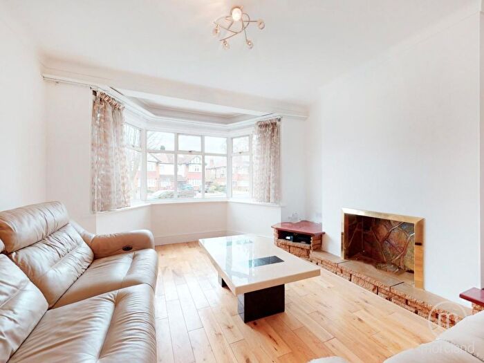 4 Bedroom Semi Detached House For Sale In Sunny Gardens Road, Hendon, NW4