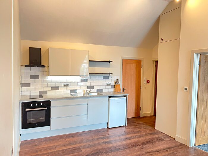 1 Bedroom Flat To Rent In Sarnesfield Road, Enfield, EN2