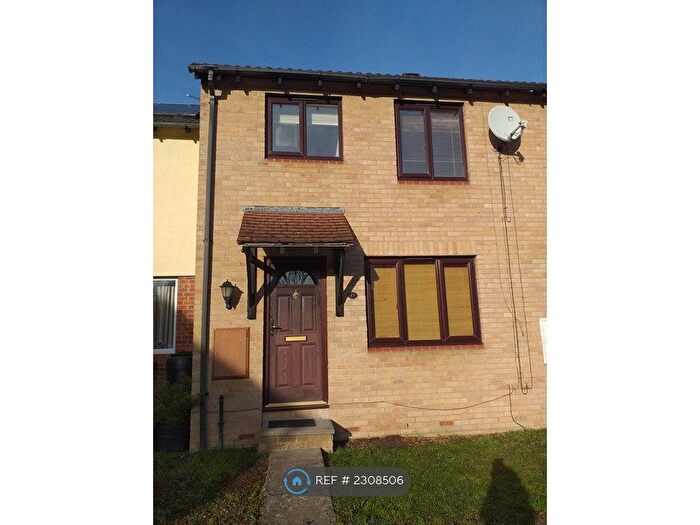 3 Bedroom Terraced House To Rent In Willow Tree Glade, Calcot, Reading, RG31