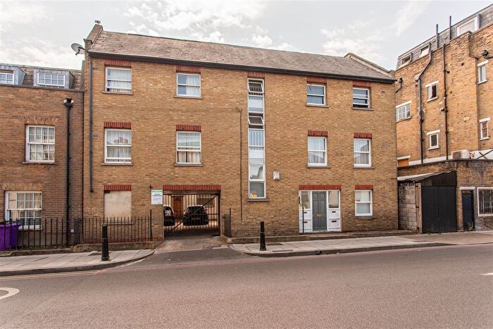 2 Bedroom Flat For Sale In Bow Common Lane, Mile End, E3