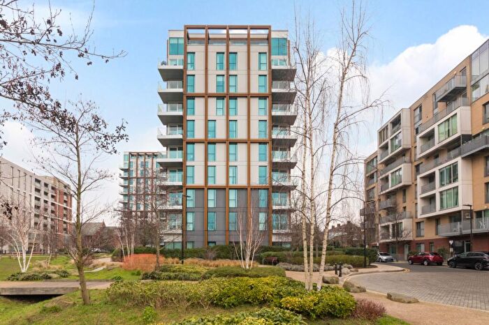 2 Bedroom Flat For Sale In The Parkhouse, Kayani Avenue, N4