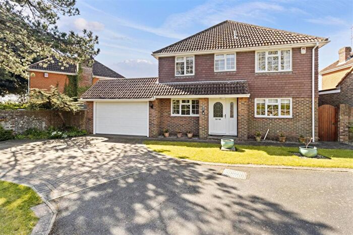 4 Bedroom Detached House For Sale In Park Avenue, Eastbourne, BN21