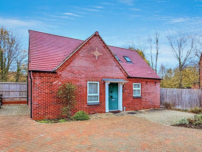 3 Bedroom Detached House For Sale In Ritchie Close, Crick, NN6