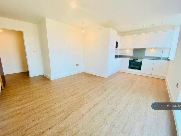 1 Bedroom Flat To Rent In Crossford Court, Sale, M33