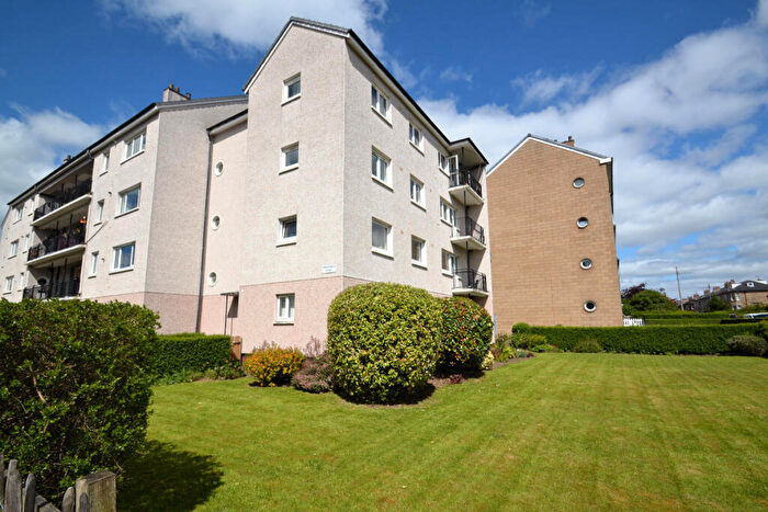 3 Bedroom Flat For Sale In Kirkoswald Road, Newlands, Glasgow, G43