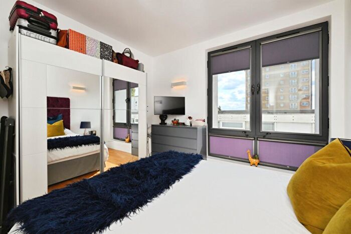 1 Bedroom Flat For Sale In High Road, Broxbourne, EN10