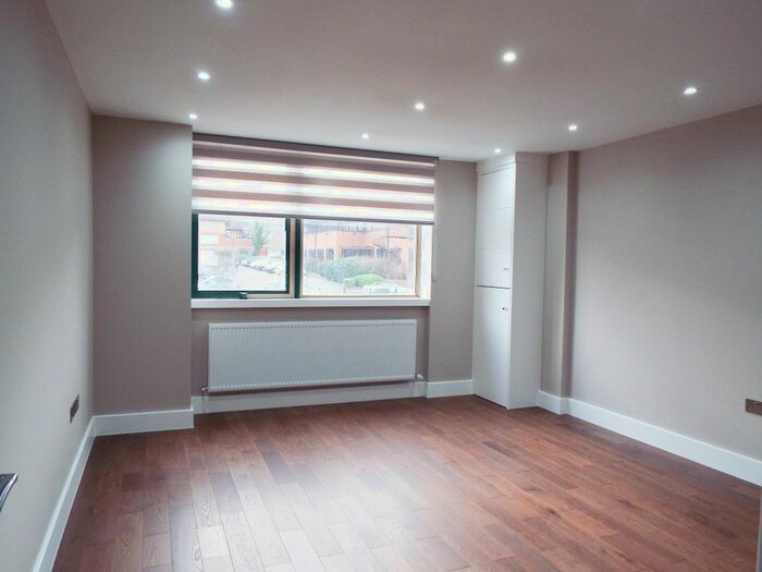 1 Bedroom Flat To Rent In Fishponds Road, Wokingham, RG41