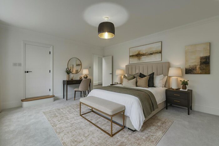 3 Bedroom Flat For Sale In Craneswater Park, Southsea, PO4