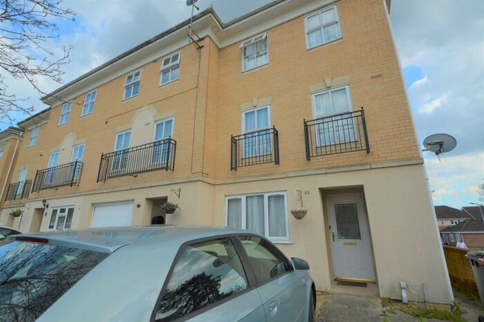 5 Bedroom Property To Rent In Hurworth Avenue, Slough, Berkshire, SL3