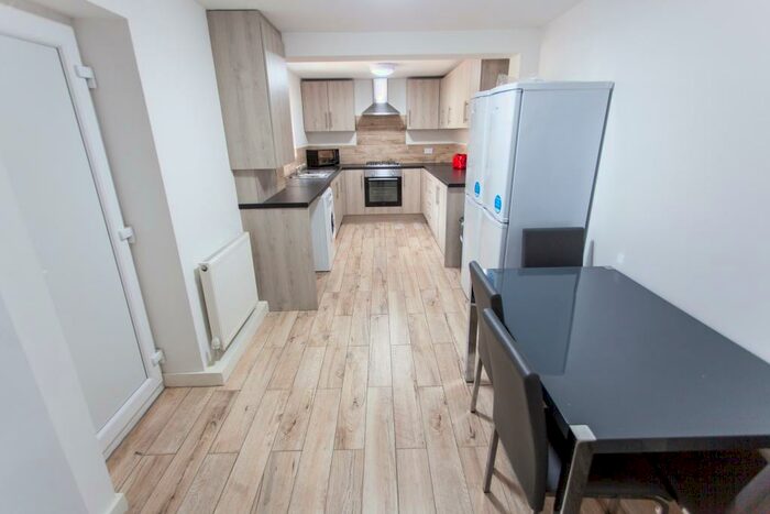 5 Bedroom Terraced House To Rent In Albert Edward Road, L7