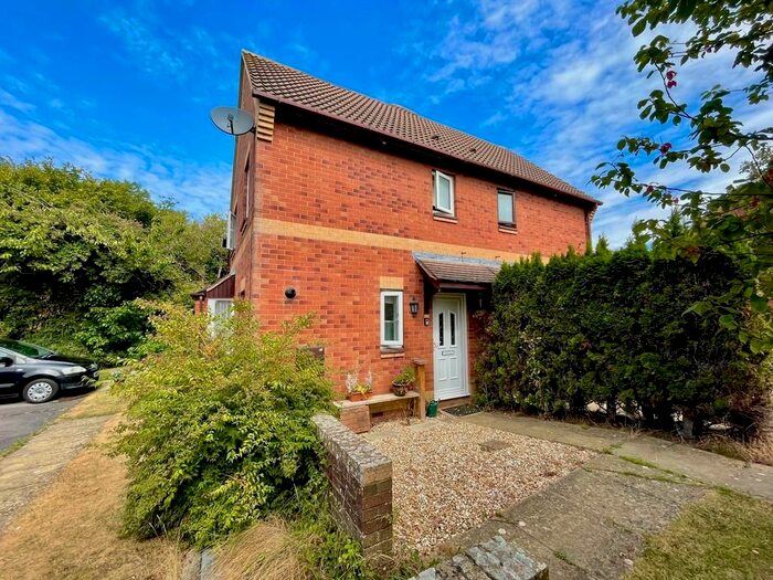 2 Bedroom Terraced House To Rent In Hawthorn Crescent, Yatton, BS49