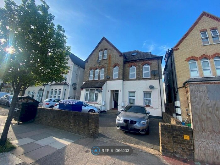 2 Bedroom Flat To Rent In Southwood Road, London, SE9