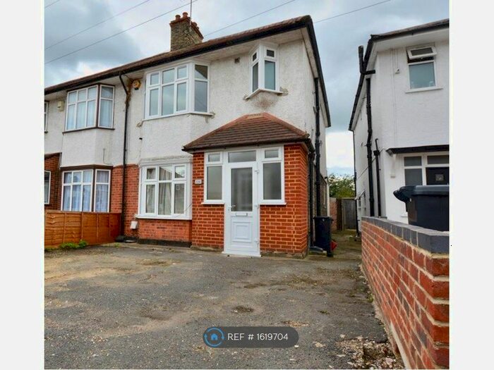 3 Bedroom Semi-Detached House To Rent In Cranford Lane, Hounslow, TW5