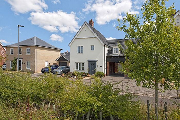 3 Bedroom Link Detached House For Sale In Beale Road, Barrow, IP29