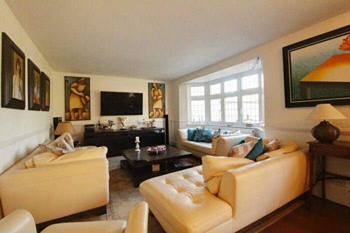 5 Bedroom Detached House For Sale In Tolmers Road, Cuffley, EN6