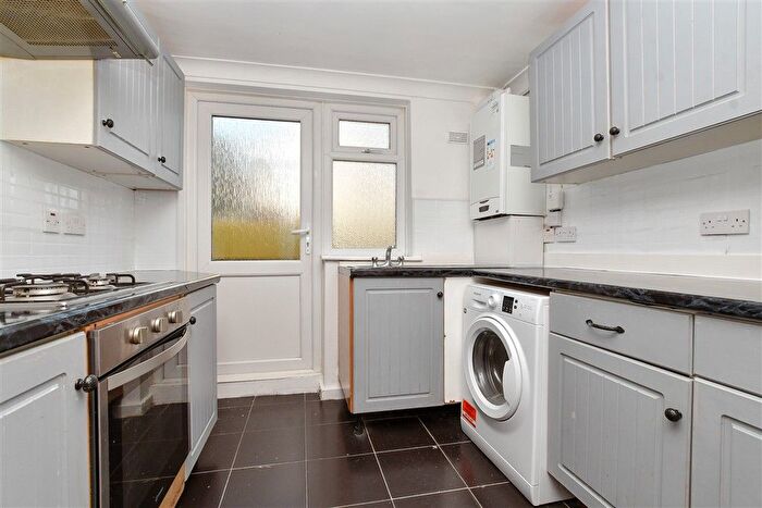 3 Bedroom Flat For Sale In Plough Lane, West Purley, Surrey, CR8
