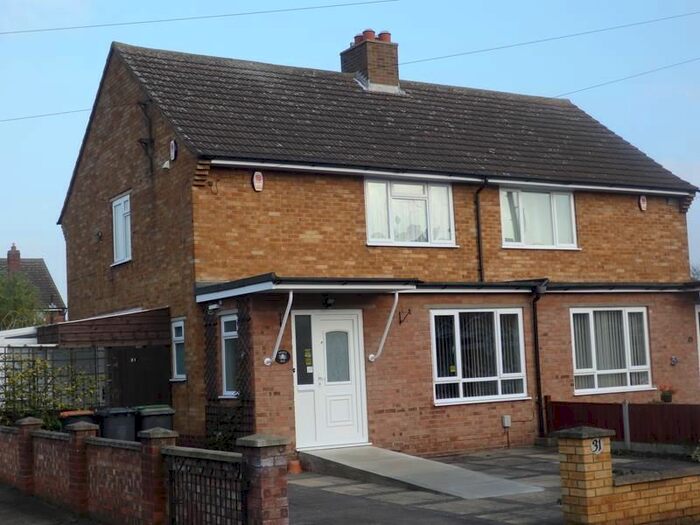 3 Bedroom Semi-Detached House To Rent In Goodmayes Close, Bedford MK42