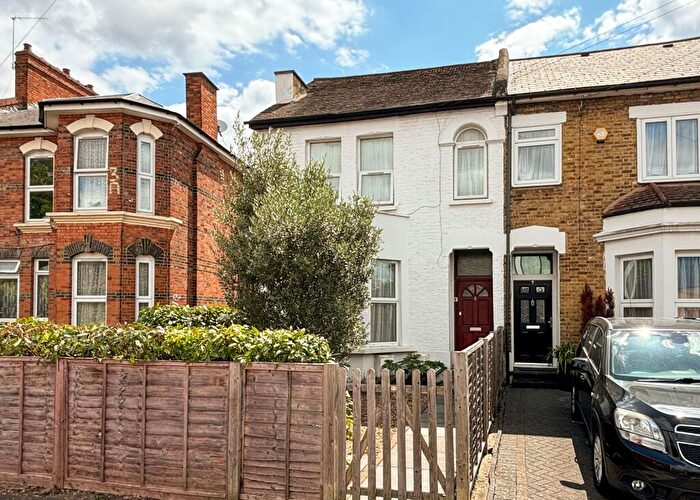 2 Bedroom Flat For Sale In Barmeston Road, Catford, SE6