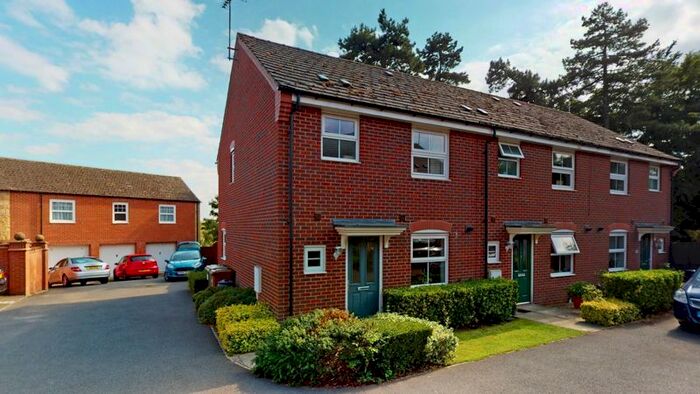3 Bedroom Semi-Detached House To Rent In Hillside Gardens, Wittering, Peterborough, PE8