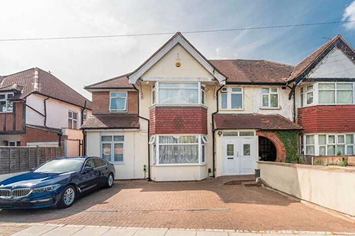 Studio To Rent In Lyncroft Avenue, Pinner, HA5