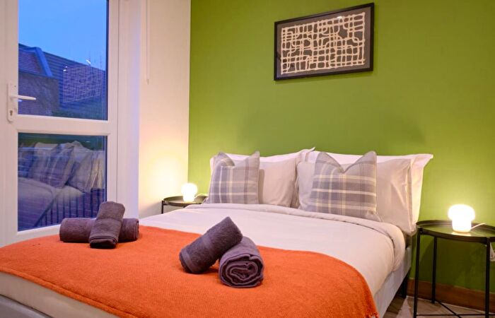 1 Bedroom Studio To Rent In Woodstock Rd, London, NW11