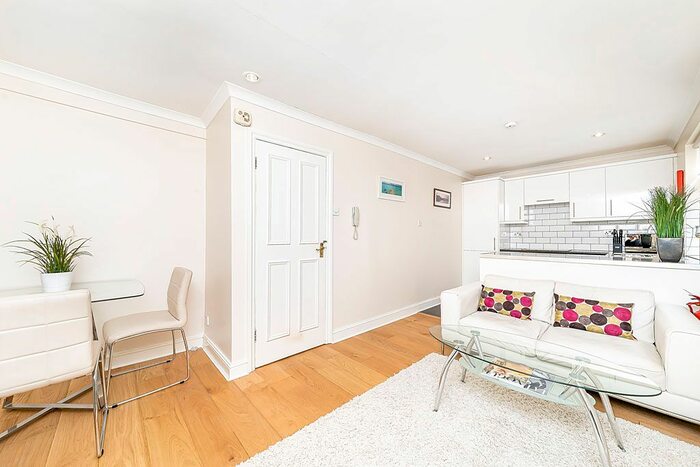 1 Bedroom Flat To Rent In Inverness Mews, Bayswater, W2