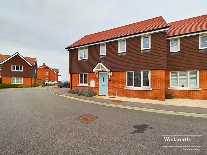 3 Bedroom Semi-Detached House To Rent In Newlands Close, Shinfield, Reading, RG2
