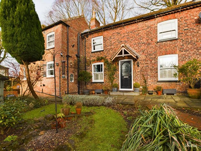 3 Bedroom Semi-Detached House For Sale In Fountain Street, Caistor, LN7