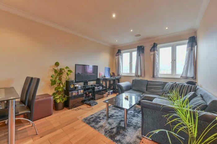 1 Bedroom Flat To Rent In St Matthew's Row, Bethnal Green, London, E2