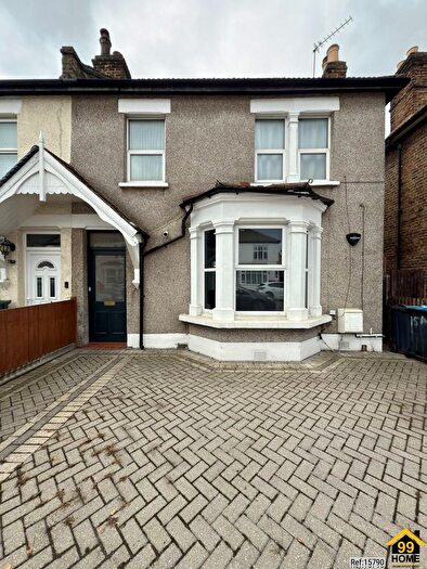 2 Bedroom Maisonette For Sale In Farnley Road, London, United Kingdom, SE25