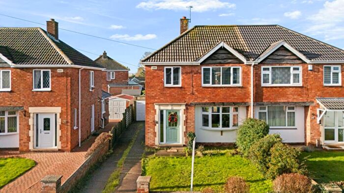 3 Bedroom Semi-Detached House For Sale In Danesfield Avenue, Waltham, DN37