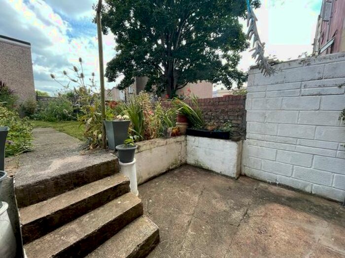 3 Bedroom Flat To Rent In City Road, Bristol, BS2