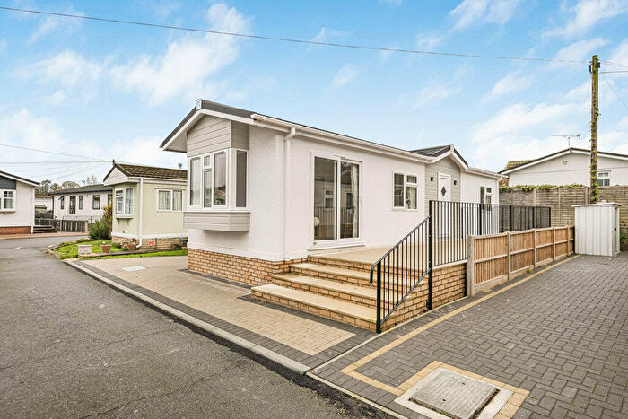 2 Bedroom Park Home For Sale In Woodlands, Weybridge Park Estates, Addlestone, Surrey, KT15