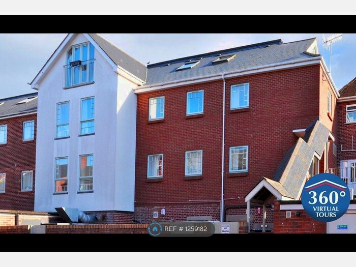 2 Bedroom Flat To Rent In Acland Road, Exeter, EX4