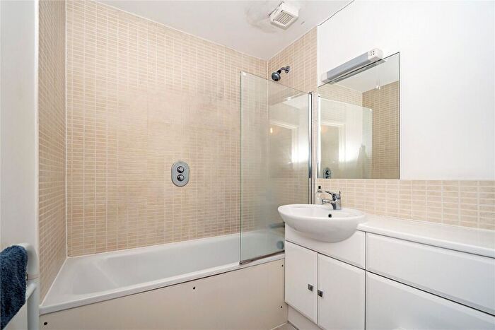 1 Bedroom Flat To Rent In Cookham Road, Maidenhead, Berkshire, SL6