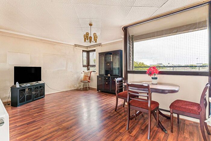 2 Bedroom Flat For Sale In Elmington Estate, London, SE5