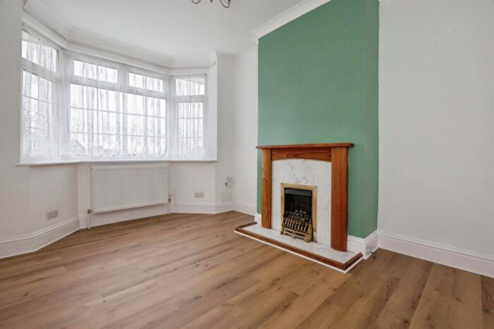 2 Bedroom Detached Bungalow For Sale In Caxton Avenue, Southampton, SO19