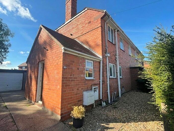 3 Bedroom Semi-Detached House To Rent In Sharpe Road, Grantham, NG31