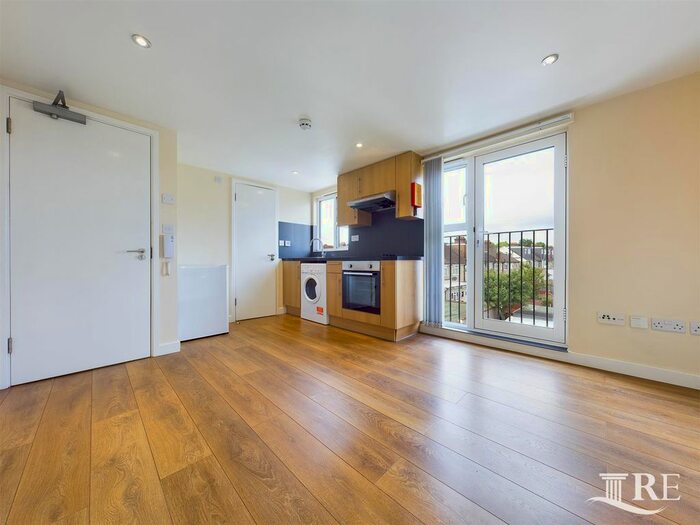 1 Bedroom Flat To Rent In Dunster Drive, London, NW9