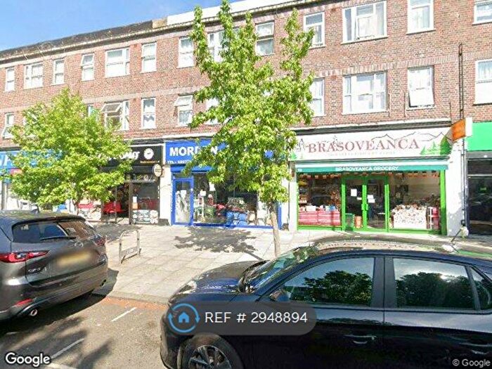 3 Bedroom Flat To Rent In Abbotsbury Road, Morden, SM4
