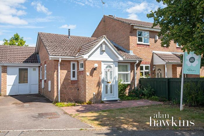 1 Bedroom Semi-Detached Bungalow For Sale In Victoria Drive, Lyneham, SN15