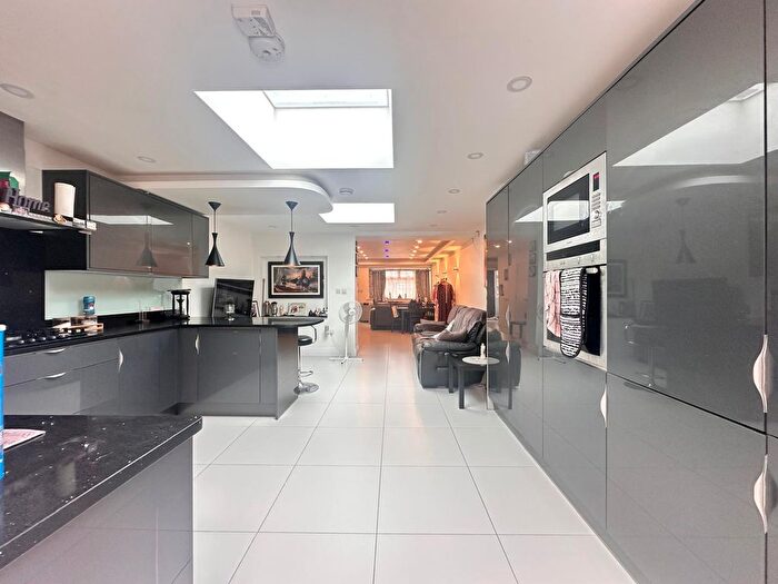 2 Bedroom Semi-Detached House To Rent In Hayes, UB4