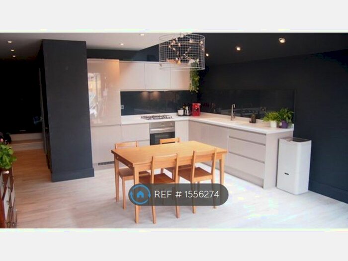 2 Bedroom Flat To Rent In Fort Road, London, SE1
