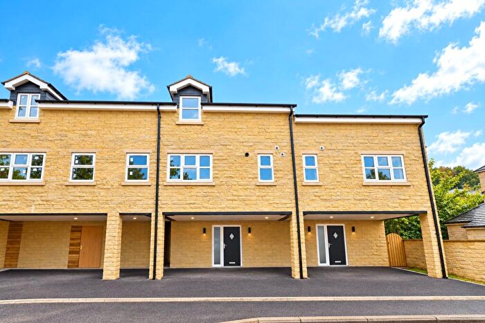 4 Bedroom Town House For Sale In Leek Road, Buxton, Derbyshire, SK17