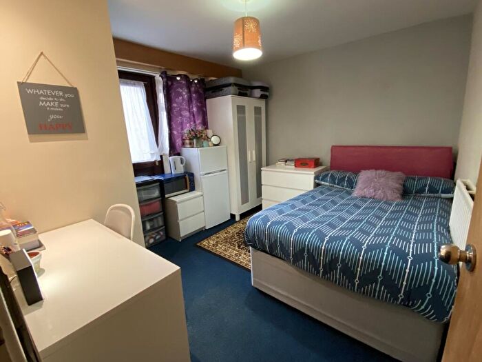 1 Bedroom House To Rent In Oak Ridge, Sketty, SA2