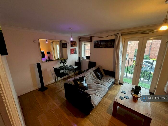 2 Bedroom Flat To Rent In Moonstone Court, High Wycombe, HP12