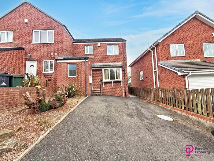 3 Bedroom Semi-Detached House To Rent In Ward Street, Penistone, S36
